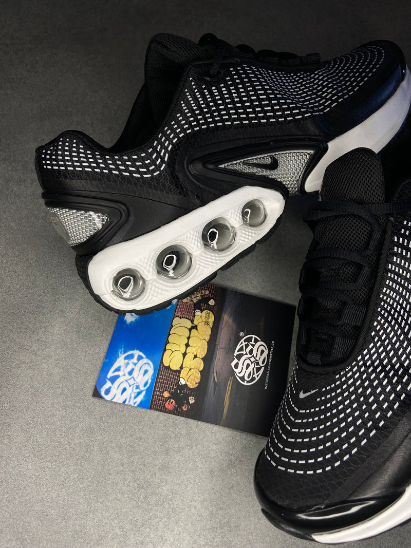 Nike Air Max Dn “Black & WHITE” - Tamanho 42.