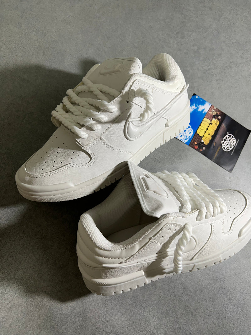 Nike Twist Triple White - Tamanho 40/ 41. (ACOMPANHA +1 CADARÇO TRANÇADO)