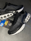 Nike Air Max Dn “Black & WHITE” - Tamanho 42.