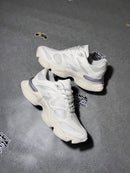 New Balance “9060” Triple White - Tamanho 40.