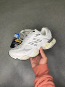 New Balance “9060” - Tamanho 37.