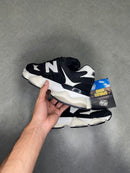 New Balance “9060” - Tamanho 40.