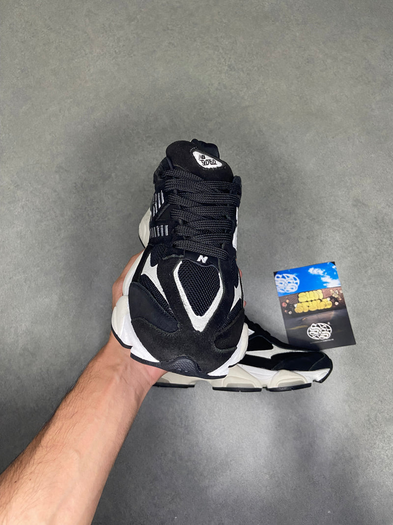 New Balance “9060” - Tamanho 40.
