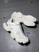 New Balance “9060” Triple White - Tamanho 40.