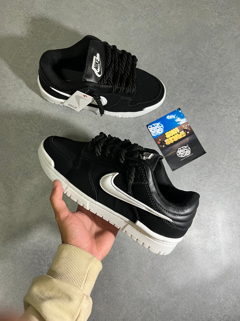 Dunk Low Pro “TWIST” B&W - Tamanho 42. (ACOMPANHA +1 CADARÇO)