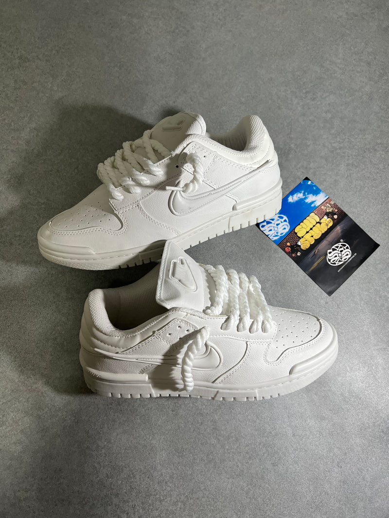 Nike Twist Triple White - Tamanho 40/ 41. (ACOMPANHA +1 CADARÇO TRANÇADO)